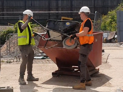 2Tip 2-Person Lift INCLUDING Steel Plated Reinforced 90L Wheelbarrow