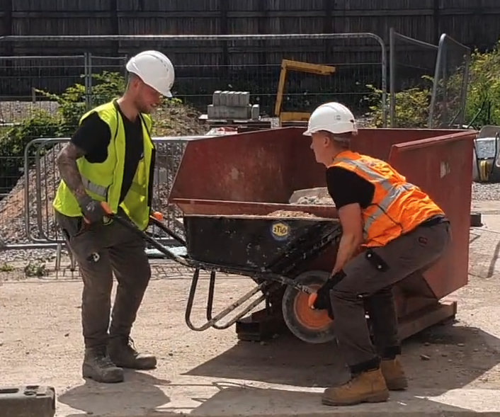 2Tip 2-Person Lift INCLUDING Steel Plated Reinforced 90L Wheelbarrow