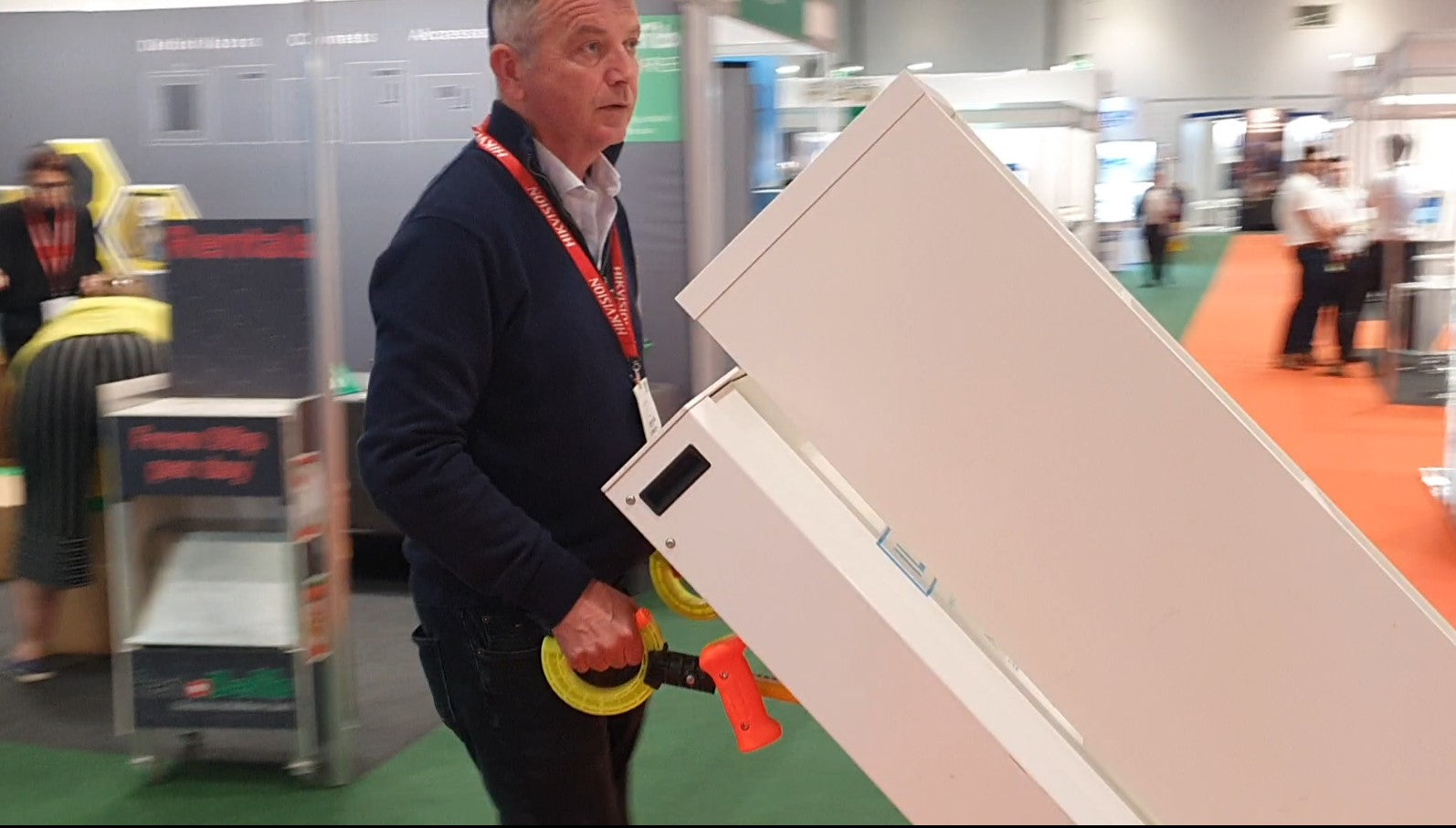 itip handles on a sack truck show